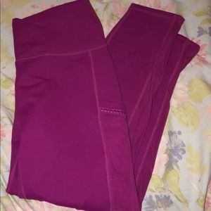 Berry Fabletics 3/4 Length Leggings with Pockets